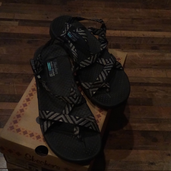Sandals - Picture 2 of 3